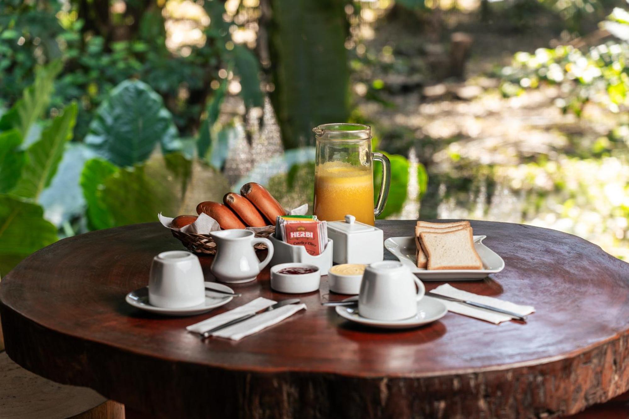 Ecolucerna Lodge Tambopata 푸에르토말도나도 외부 사진